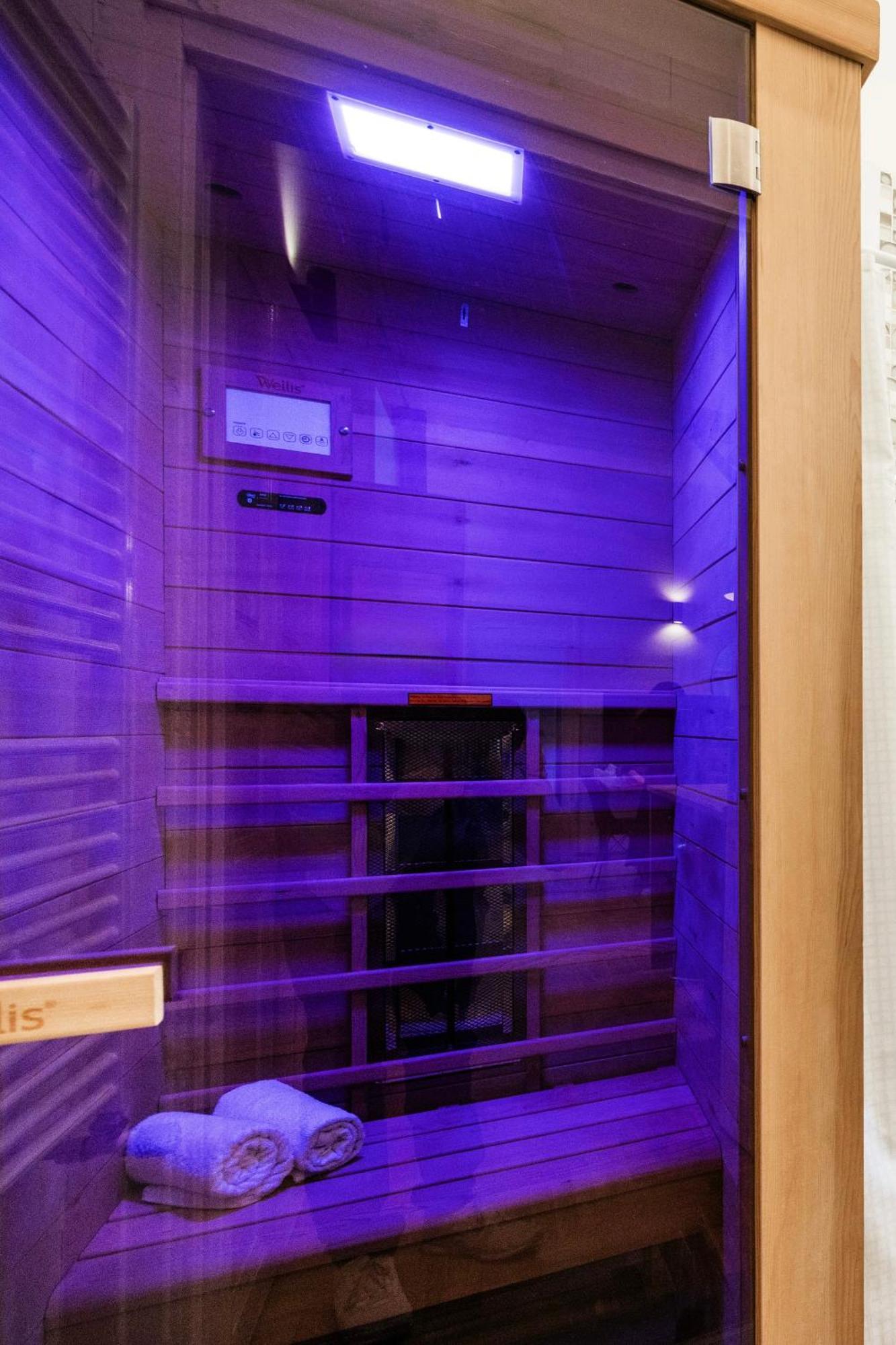 Amazing View Designer With Sauna And Jacuzzi 3 Min To Opera House Apartment Budapest